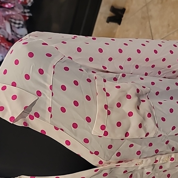 Express white button down blouse with pink polkadots - Picture 2 of 6